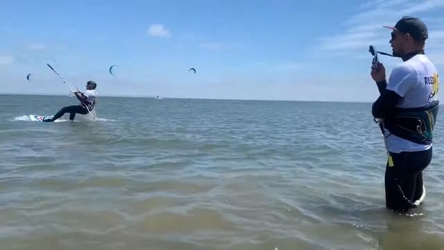 Кайтсерфинг в Анапе. Кайт школа RUSSIAN-WIND. Кайтборды MDAY