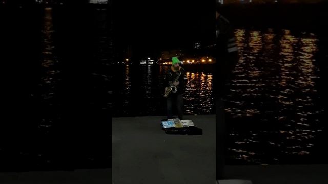 Музыкальная ночная пристань Екатеринбурга ❤ #рекаИсеть #ротонда #лодочнаястанция #уличныемузыканты