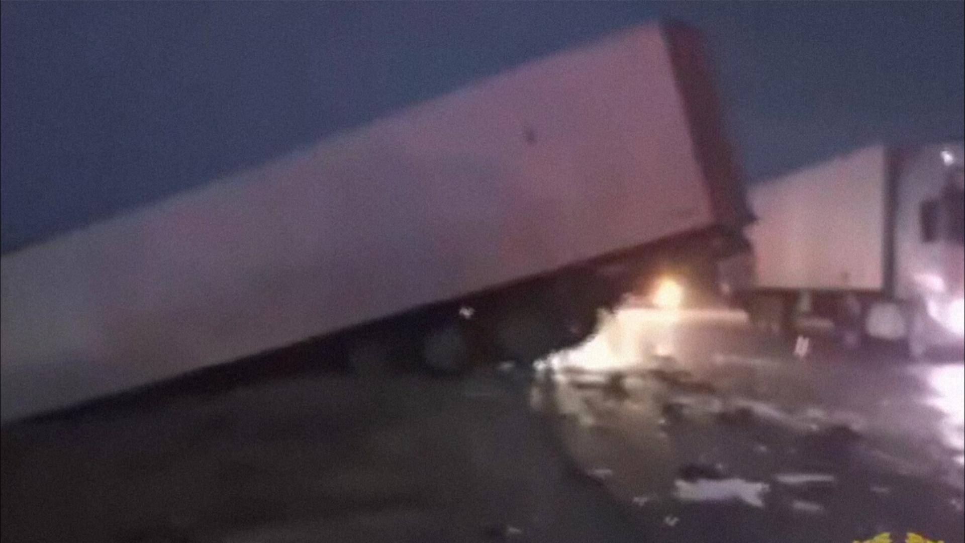 Видеорегистратор записал последние секунды лобового удара Chery и фуры под Волгоградом