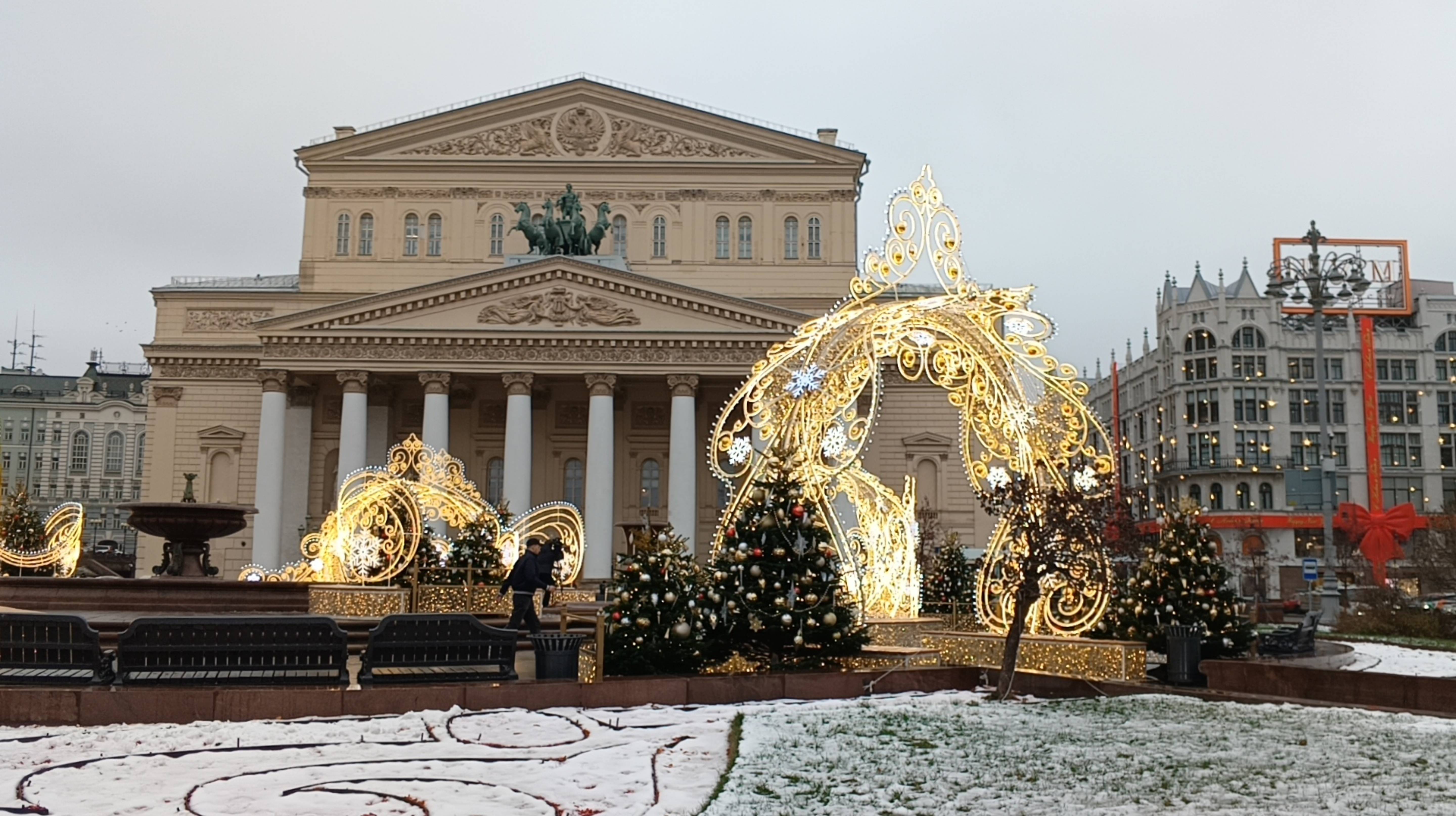 Прогулки по предновогодней Москве. Театральная площадь. Большой театр и старейший фонтан Москвы