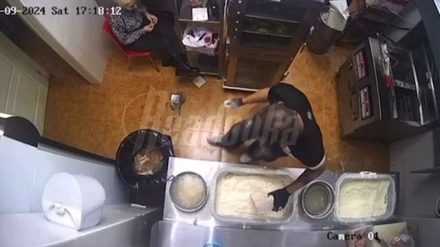 В Евпатории повар-трюкач подкидывал курочку, как футбольный мяч — в ресторане не слышали про СанПиН