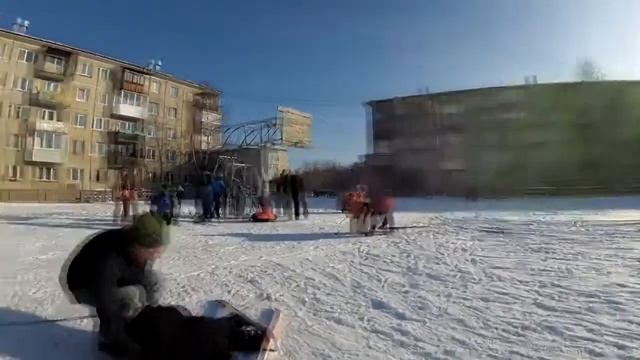 а зимой на лыжах!