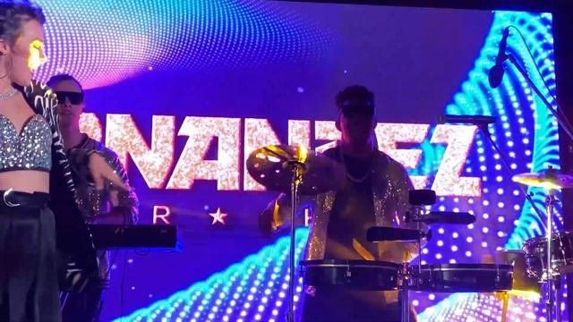 Dont go yet cover version. FERNANDEZ cover show. Live.