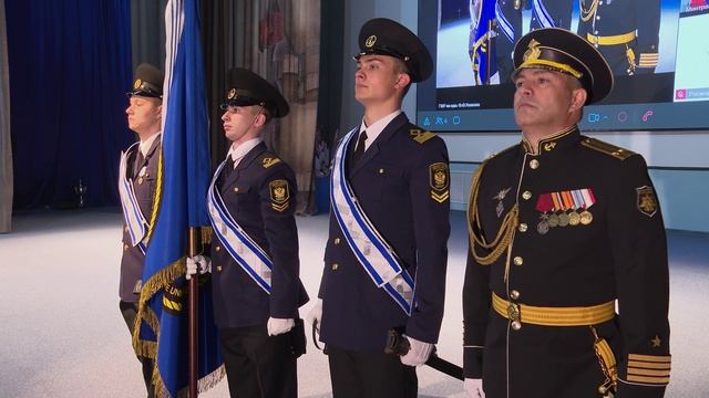 Церемония встречи знамени с орденом "За морские заслуги"