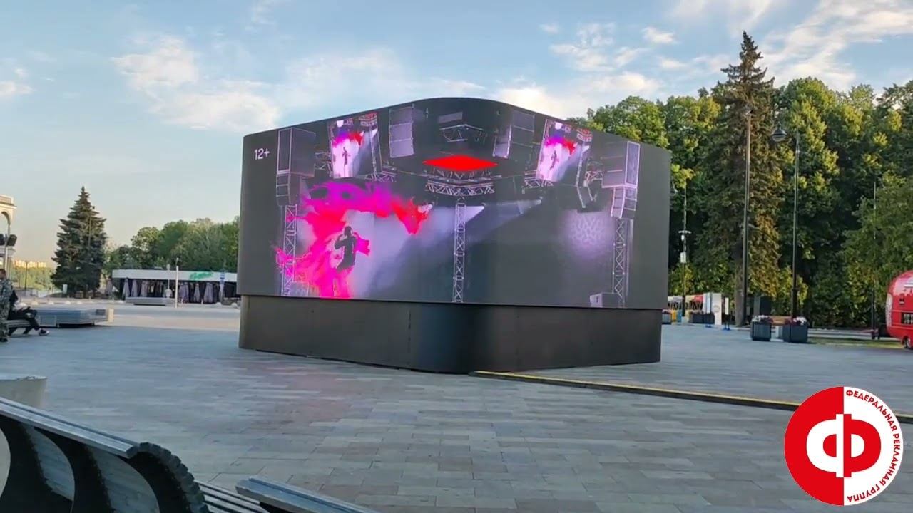 Реклама на 3D Кубе в Москве, Речной вокзал.