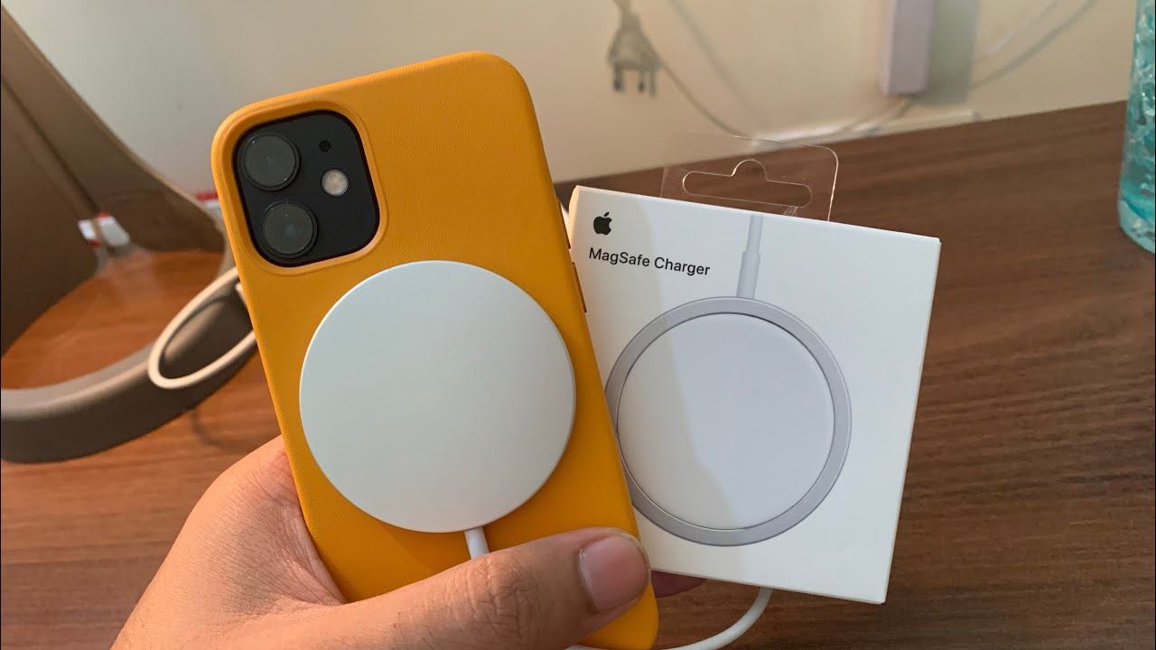 Apple MagSafe Charger Unboxing and First Look