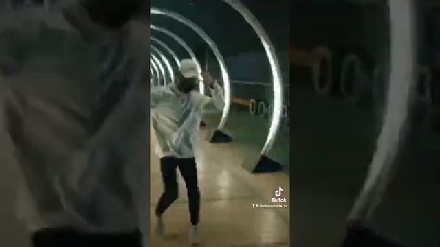 танцующая электронная музыка.mp4