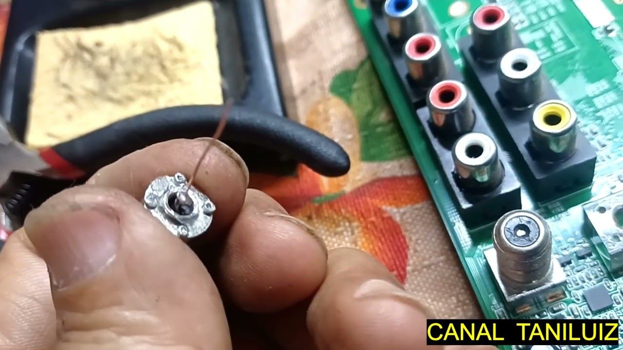 COMO TROCAR  A ENTRADA DE  ANTENA DE TV