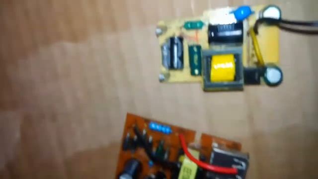 почему разное напряжения в блоках питания