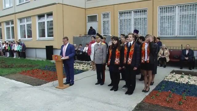 Памятный знак Защитникам Москвы открыли в школе 1494 в Марфине