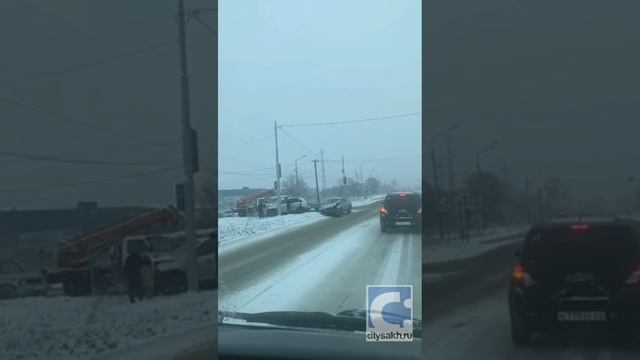 Разметало по дороге две иномарки в Южно-Сахалинске