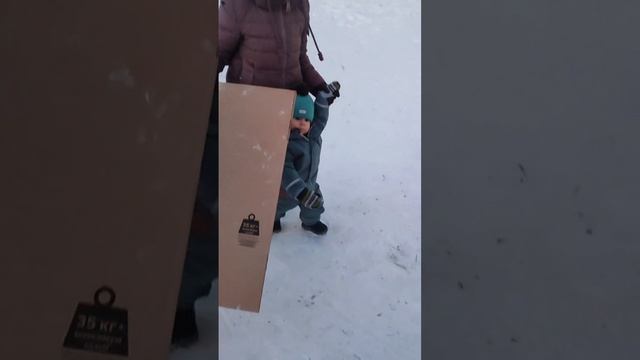 Первая зимняя горка.mp4