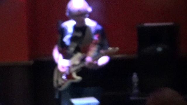 Краснокнижники - Бумажный самолётик.(live in Red finch pub).mp4