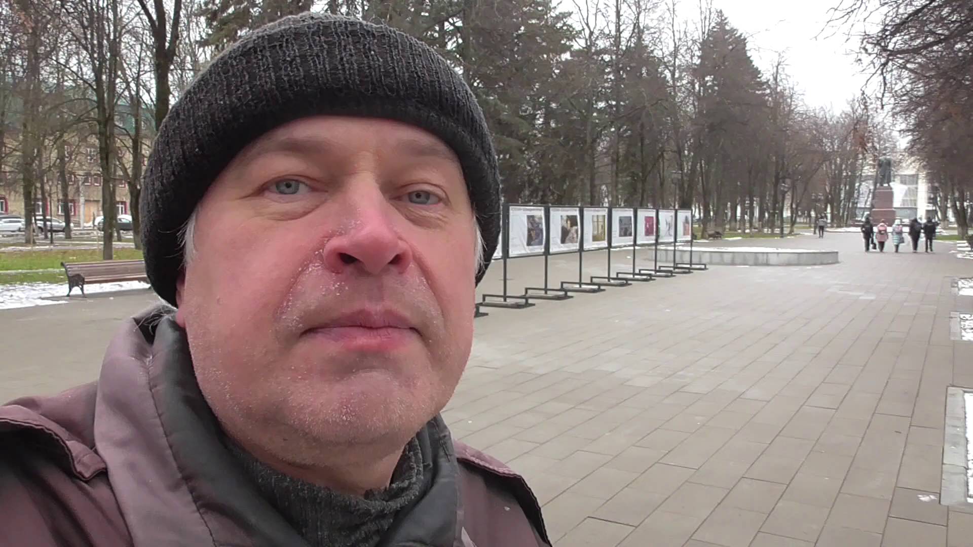 Я в сквере Гуртьева в городе Орле. Видео про плакаты, памятник Гуртьев. Город Орёл