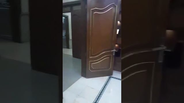 Видео из полицейского управления Алеппо, боевики отдыхают в элитно обставленном кабинете начальн...