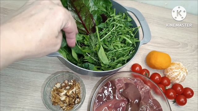 Два вкусных салатика из куриных субпродуктов.