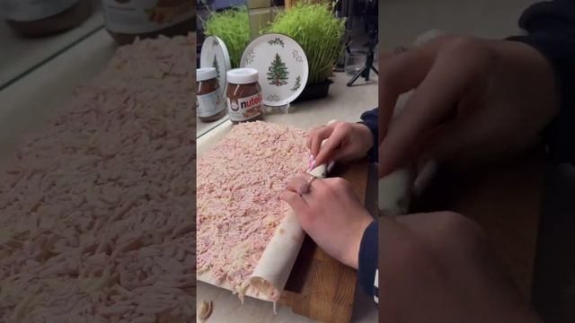 🍕 Пицца-рулетики з лаваша с колбасой и сыром
#закуски