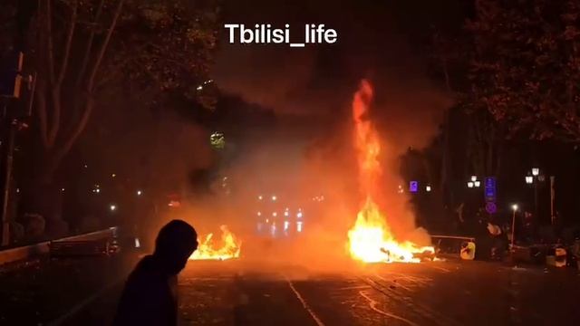 🇬🇪⚔️🇪🇺 Грузинский "майдан": В Тбилиси всю ночь продолжались столкновения протестующих с полицией