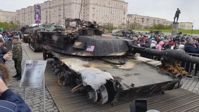 Трофейные Абрамс и Леопард, 9 Мая в Парке Победы