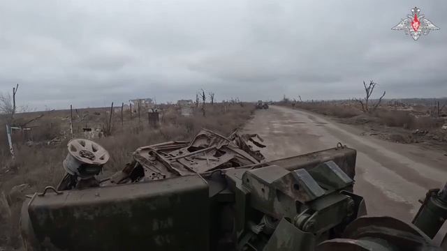 Видеокадры работы ИМР-2 12-й отдельной   инженерной бригады группировки войск «Центр» в ходе рас...