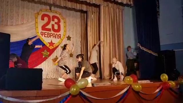 "В огромном небе звезд не видимо" - хореографическая группа "Сюрприз"