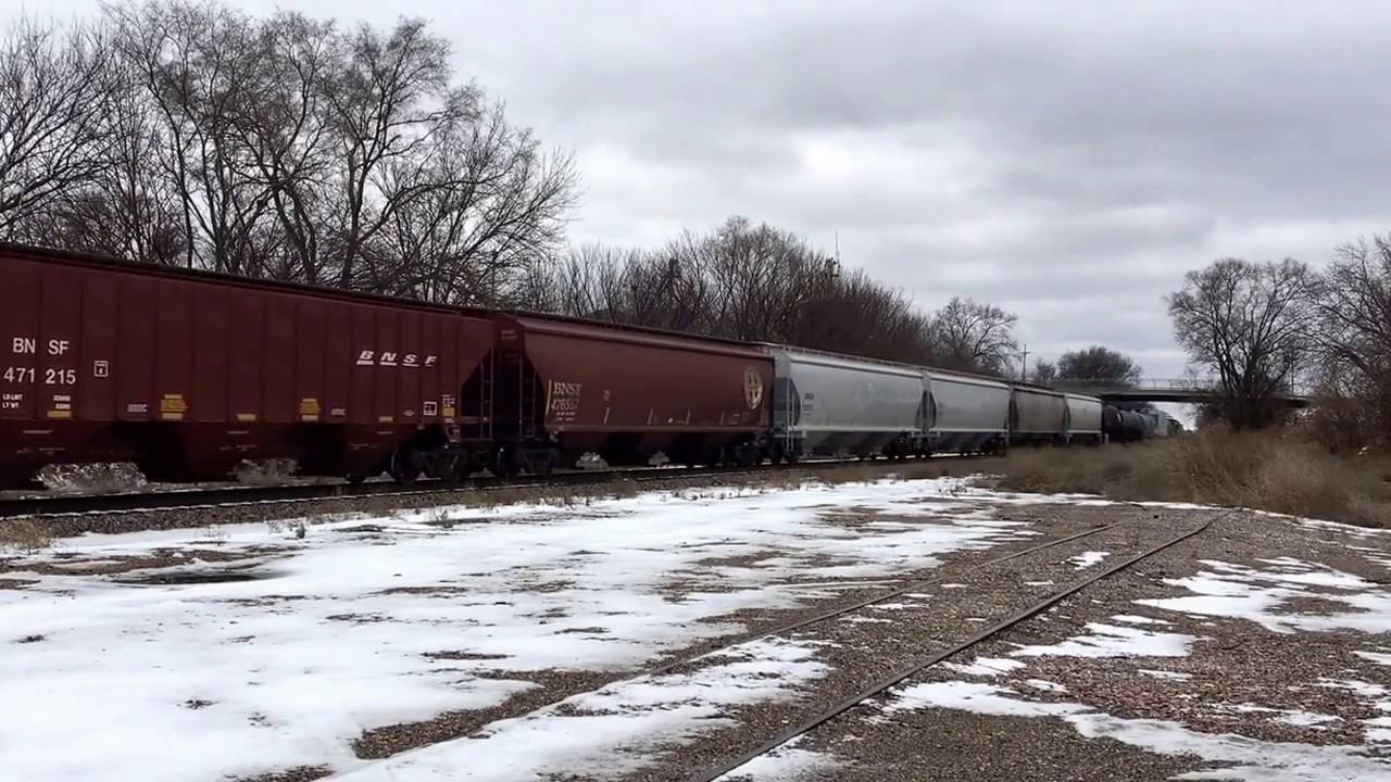 BNSF manifest rolls through Gretna, NE on 1/29/17