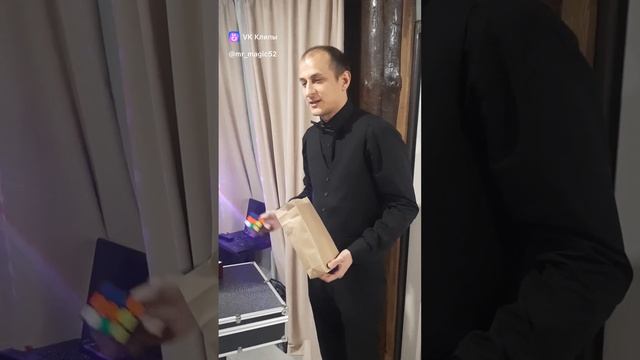 Неглядя собрал кубик Рубика