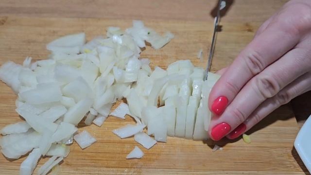 Грудка с помидорами. Так мало калорий, а как вкусно!