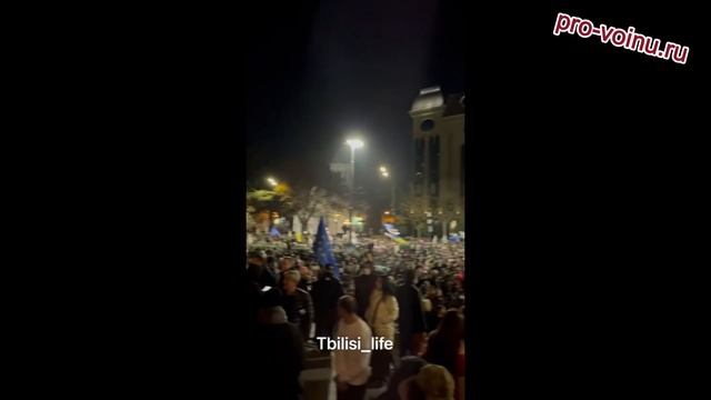 О, кастрюли в Тбилиси. Осталось надеть на голову.