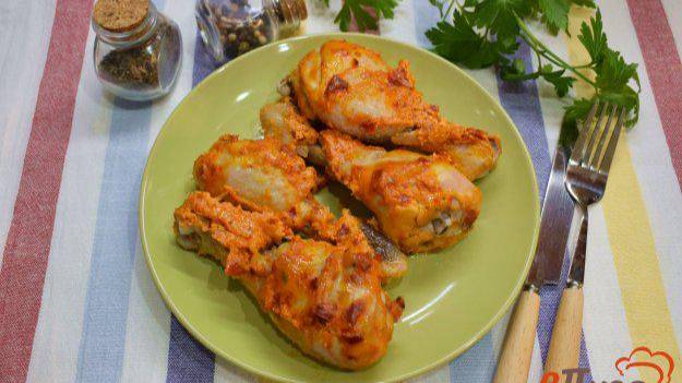 Запеченные куриные голени с аджикой