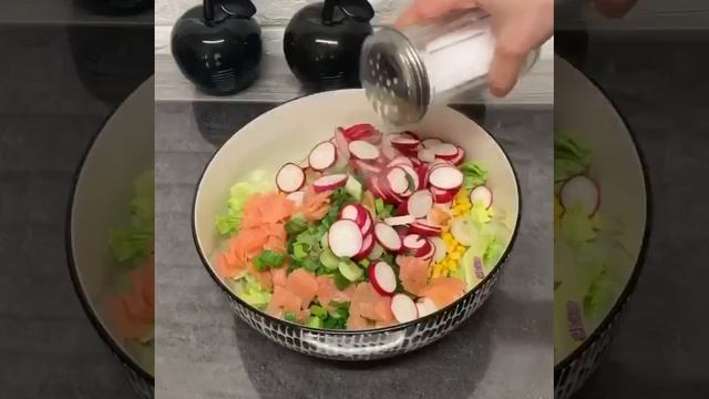 Салат с малосольной рыбкой!