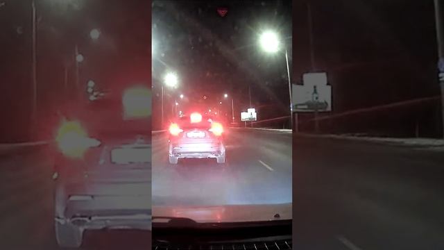 Или спит или сидит в телефоне
