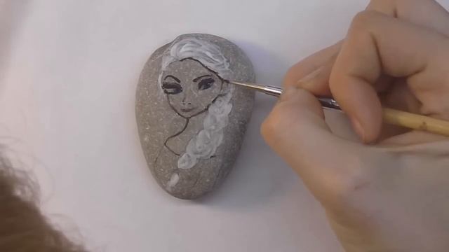 Рисуем на камушке. Снежная королева