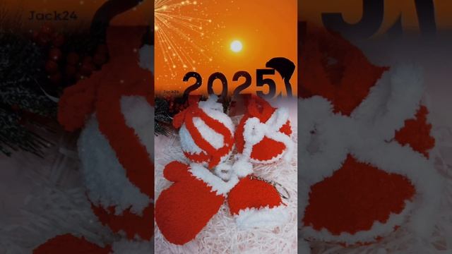 Новогодние подарки 2025 символ года плюшевые брелки ручной работы #мимисити #вязанныеигрушки #игрушк