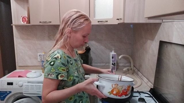 Отдыхать надо... на кухне! 😆 Стирка стирается, тортик печётся 😋 Торт на сковородке!
