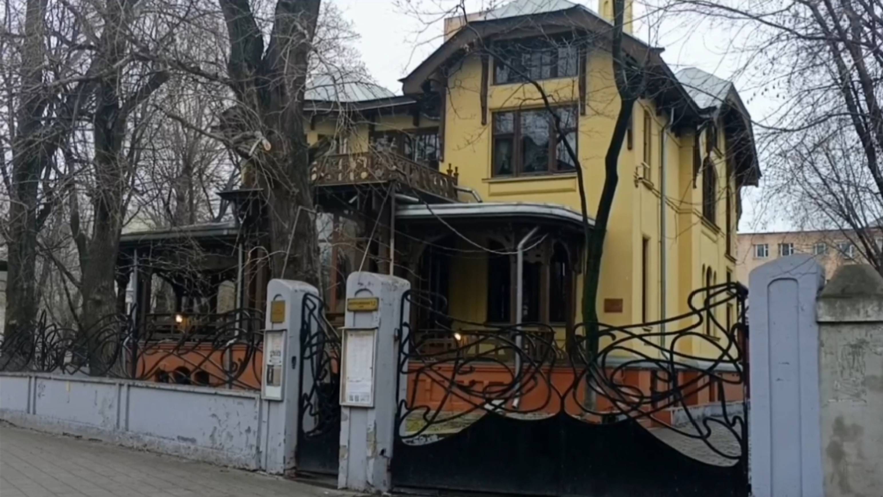 Прогулки по Москве. Как я бесплатно ходила в особняк В. Носова на выставки. Часть 1