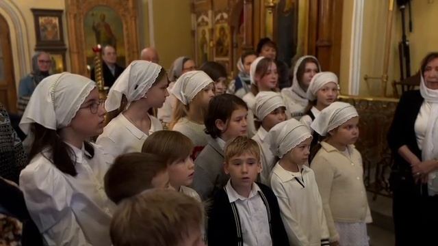Воспитанники Воскресной школы на престольном празднике храма Архангела Михаила на Девичьем поле