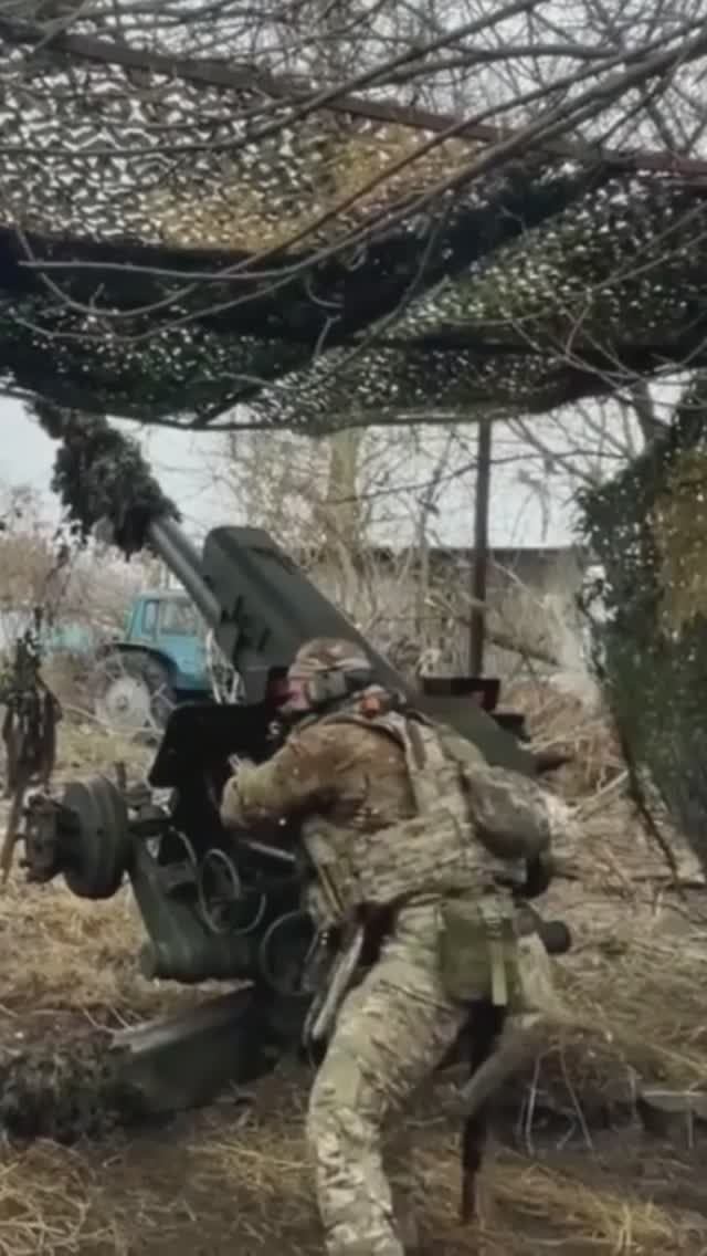 Боевое применение гаубицы Д-30 расчетом тульских десантников