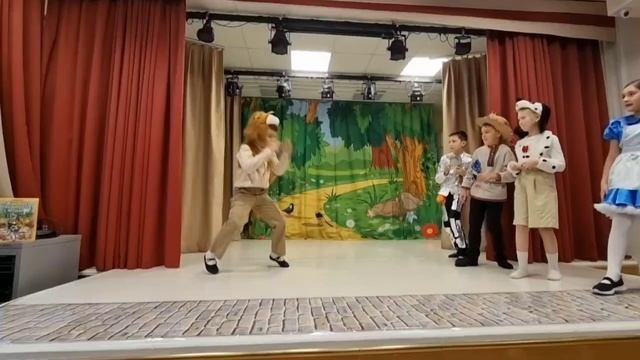 Волшебник изумрудного города, спектакль