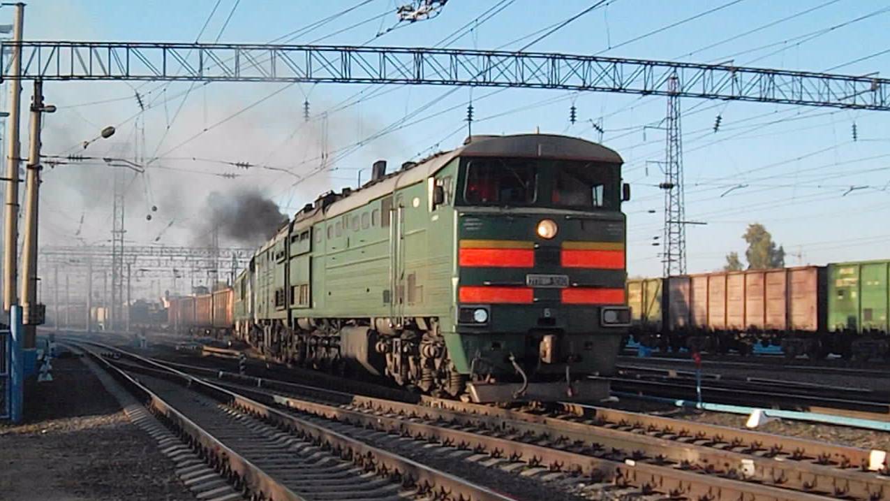 Тепловозы 2ТЭ10М-3010 и 2ТЭ116-1001. Отправление двойной тяги. Звук 10Д100.