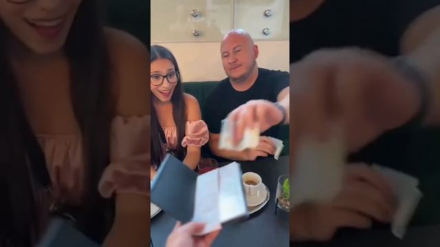 Настоящий джентльмен.
