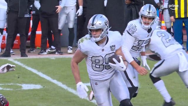 Brock Bowers' audacious leap goes for front-flipping first down vs. Chiefs