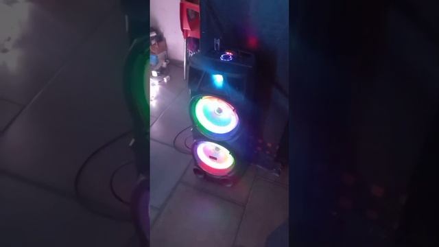 Карим катается на роботе на выставке киногероев.mp4