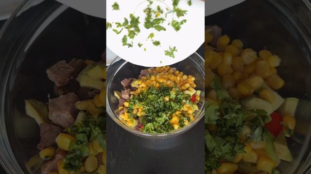 Сытный полезный салат 😋