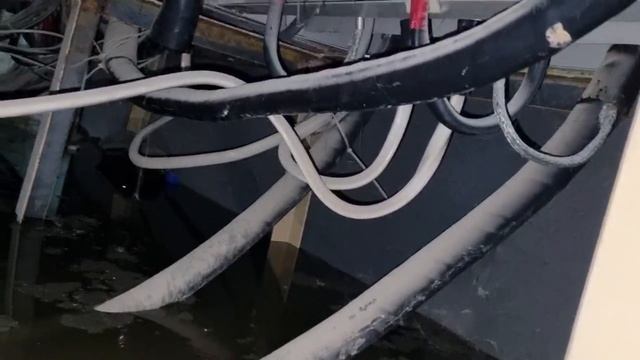 «Аварийная не приехала»: в Краснодаре фекальными отходами топит 10-этажку на Московской.