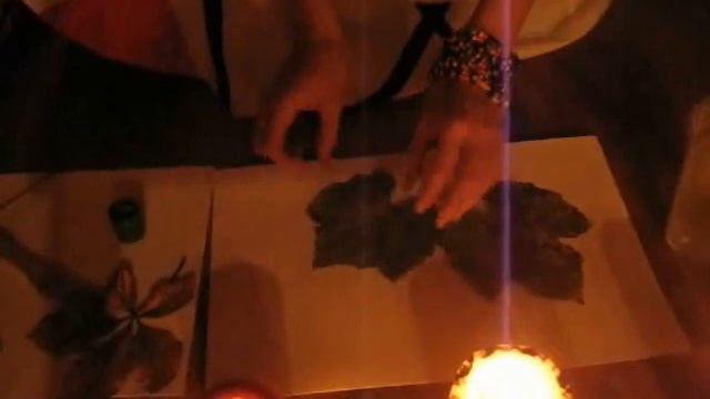 Рисование отпечатками листьев / Drawing the imprints of leaves