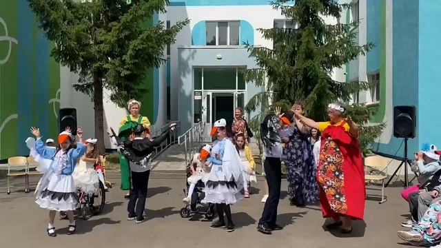 День защиты детей, июнь, 2023 год. Песня "Аист на крыше"