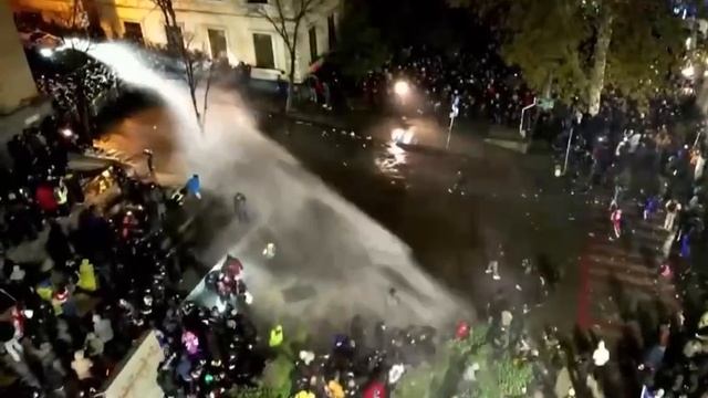🇬🇪⚔️🇪🇺 Грузинский "майдан": В Тбилиси всю ночь продолжались столкновения протестующих с полицией