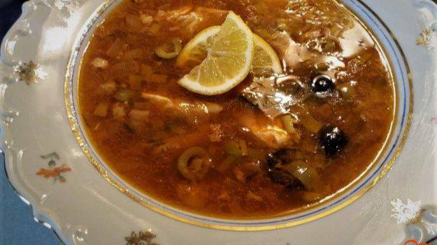 Рыбная солянка из форели
