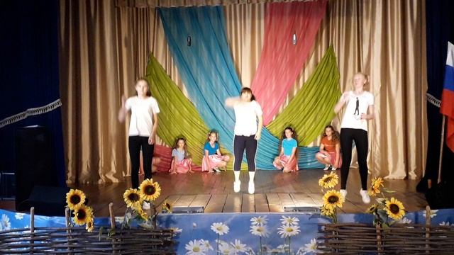 "Мы взрослеем" - хореографические группы "Канапушки" и "Сюрприз"